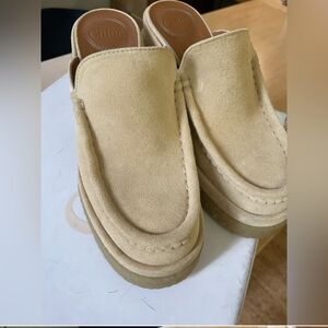 NWOT -ONLY WORN ONCE Chloe Jamie Biscotti Beige Heeled Mules